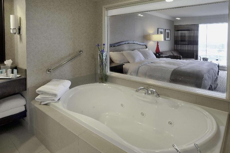Hilton Niagara Falls/Fallsview Hotel & Suites