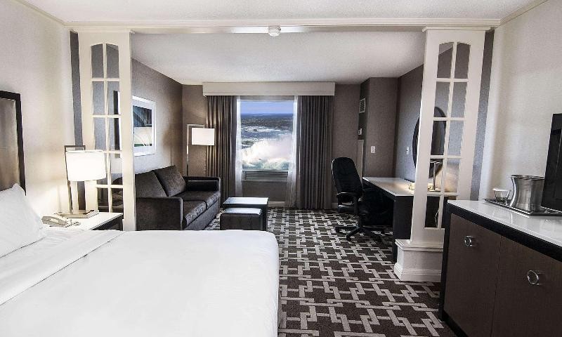 Hilton Niagara Falls/Fallsview Hotel & Suites