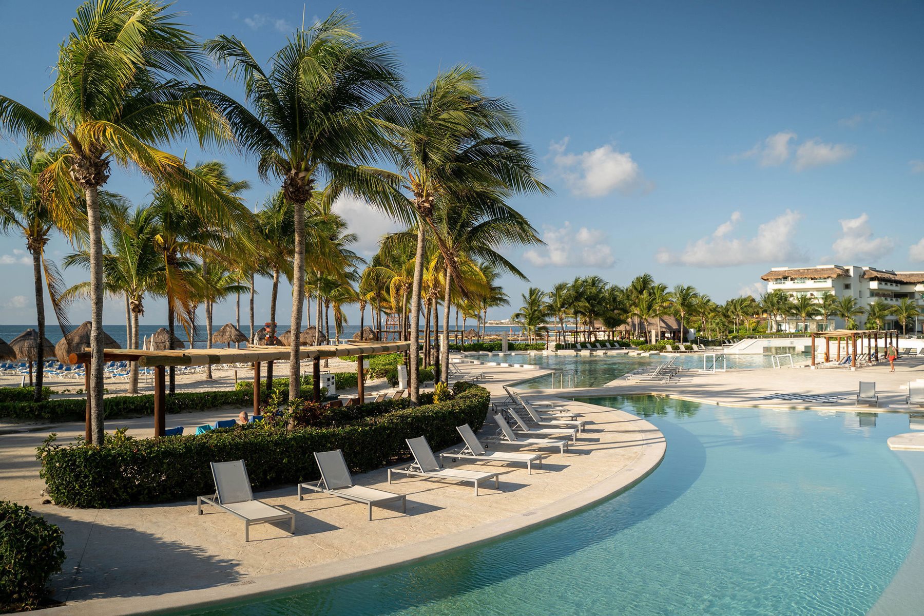 BlueBay Grand Esmeralda