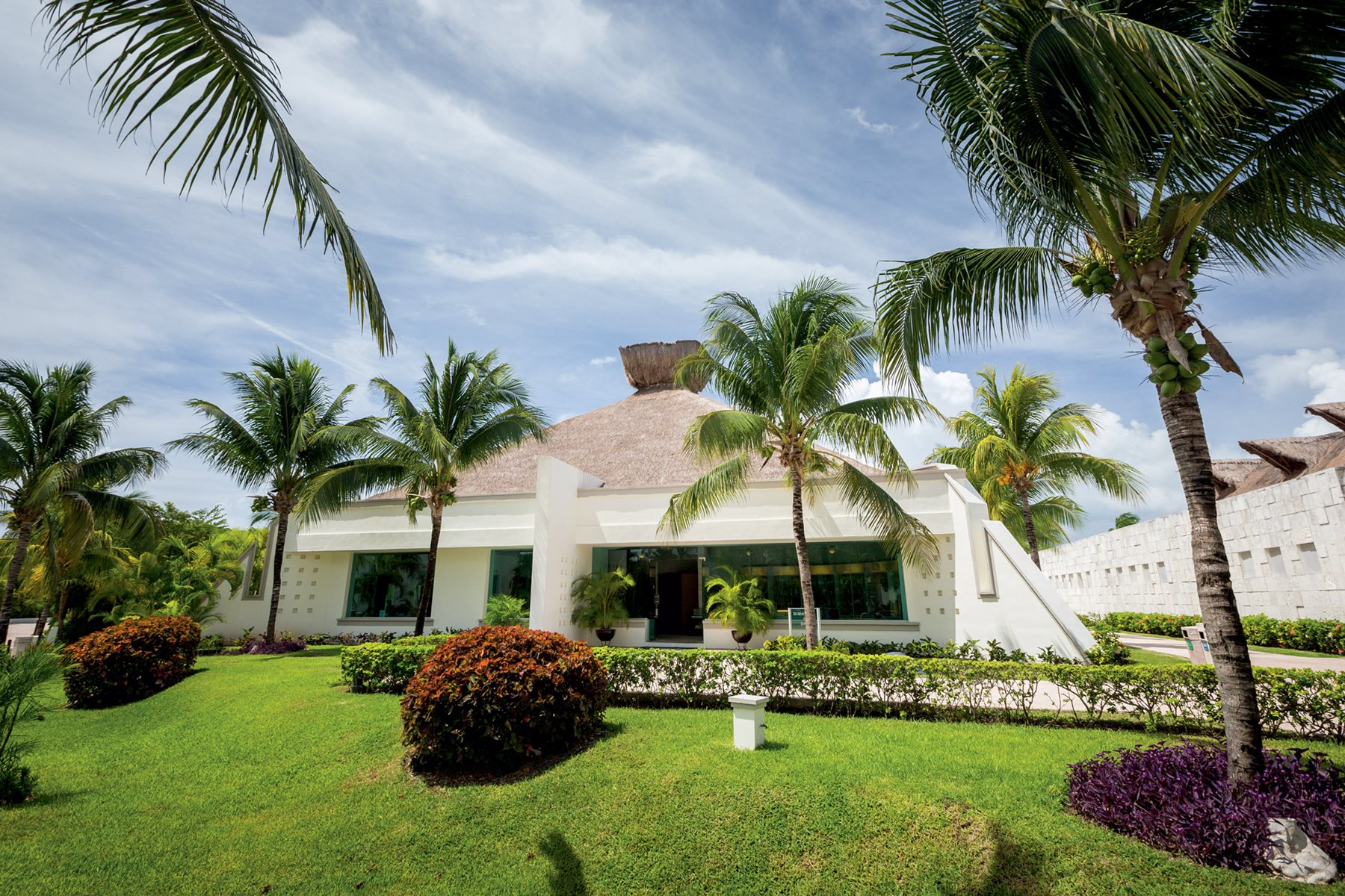 BlueBay Grand Esmeralda